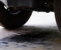Ô tô bị chảy dầu nhớt do đâu ? Cách khắc phục và sửa chữa